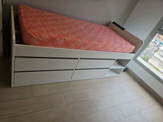 2 Camas  Ikea Blanca con Cajones y Estantería,