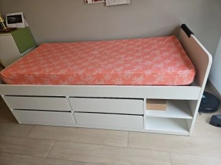 2 Camas  Ikea Blanca con Cajones y Estantería,