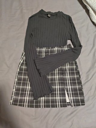Conjunto falda cuadros y top manga acampanada