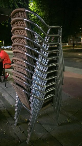 Sillas terraza bar metal y mimbre