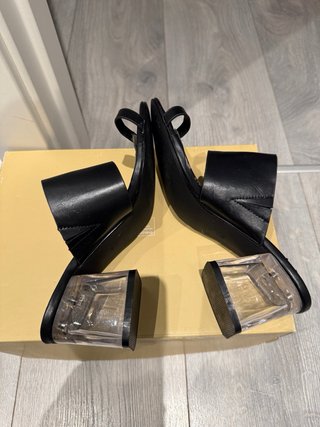 Sandalias Dorothy Perkins Negras y Amarillas