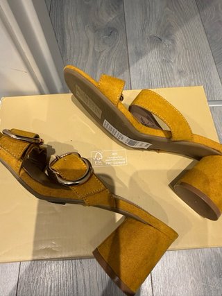 Sandalias Dorothy Perkins Negras y Amarillas