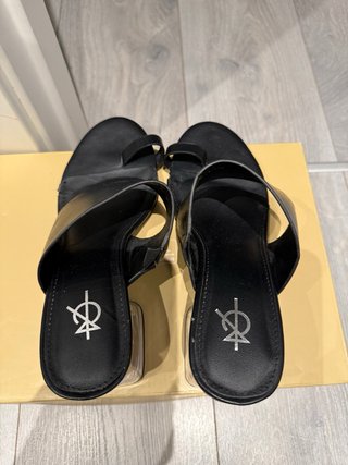 Sandalias Dorothy Perkins Negras y Amarillas