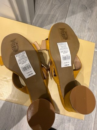 Sandalias Dorothy Perkins Negras y Amarillas