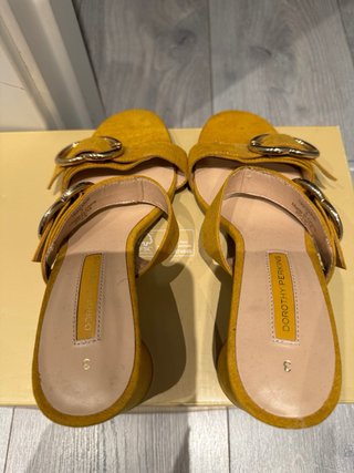 Sandalias Dorothy Perkins Negras y Amarillas