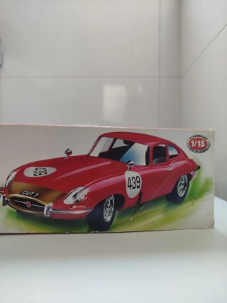 Bburago Jaguar E-Type Coupé 1963 1:18 Metal