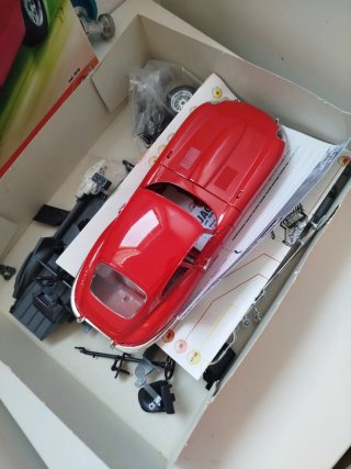 Bburago Jaguar E-Type Coupé 1963 1:18 Metal