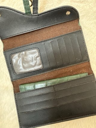 Cartera verde efecto piel cocodrilo