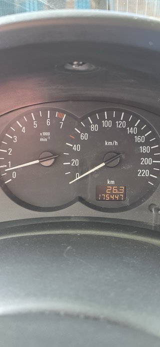Opel Corsa 2001 175.500km con pegatina B