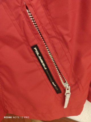 Chubasquero rojo