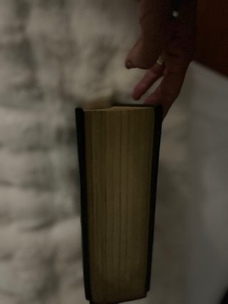 Biblia Negra con Símbolo Rojo
