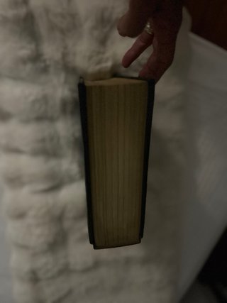 Biblia Negra con Símbolo Rojo