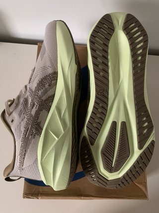 Zapatillas Asics Novablast 5 Mineral Beige