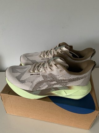 Zapatillas Asics Novablast 5 Mineral Beige