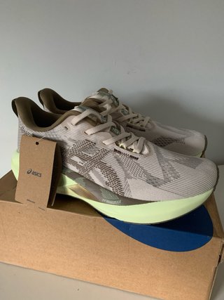 Zapatillas Asics Novablast 5 Mineral Beige