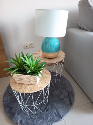 Tavoli ausiliari in legno e metallo