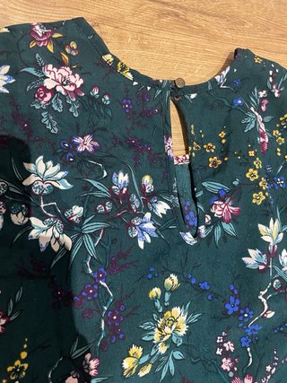 Blusa tirantes verde floral Talla M Sfera
