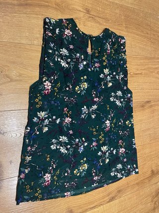 Blusa tirantes verde floral Talla M Sfera