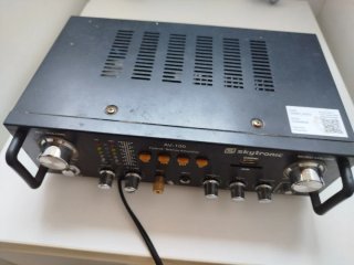 Amplificador Skytronic AV-100 Karaoke USB SD