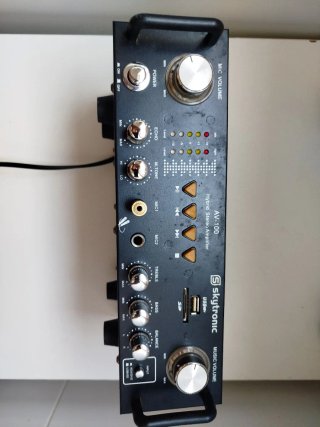 Amplificador Skytronic AV-100 Karaoke USB SD