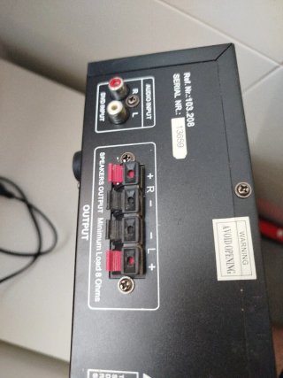 Amplificador Skytronic AV-100 Karaoke USB SD