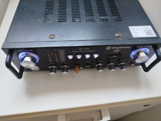 Amplificador Skytronic AV-100 Karaoke USB SD