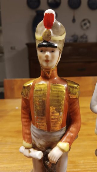 Statuine militari in porcellana