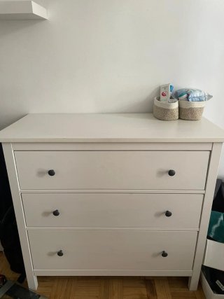 Cómoda Ikea HEMNES Blanca con Pomos