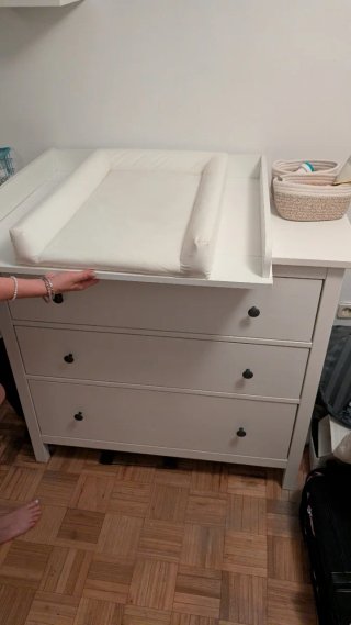 Cómoda Ikea HEMNES Blanca con Pomos