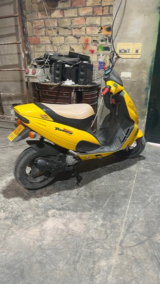 Malaguti Phantom F12 Scooter Amarillo