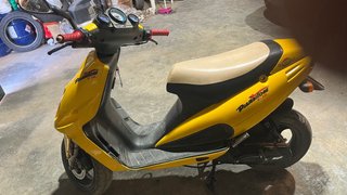 Malaguti Phantom F12 Scooter Amarillo