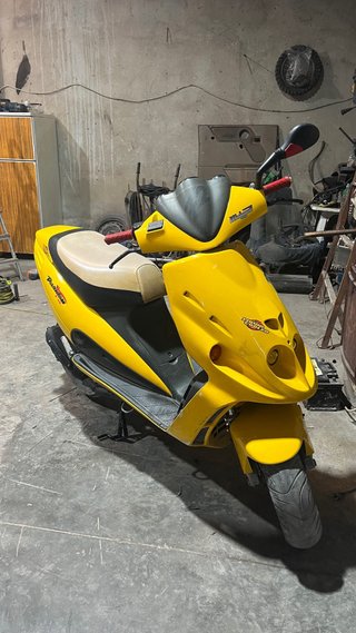 Malaguti Phantom F12 Scooter Amarillo