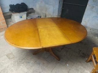 Mesa de comedor redonda de madera
