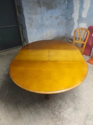 Mesa de comedor redonda de madera