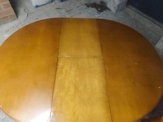 Mesa de comedor redonda de madera