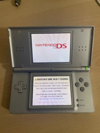 Nintendo DS Lite Plata con Cargador y Juego