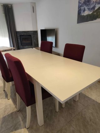 Mesa y 4 sillas comedor