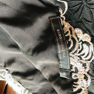 Nuevo Vestido negro con bordado floral T. S