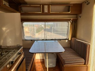 Caravana con documentación lista para vacaciones