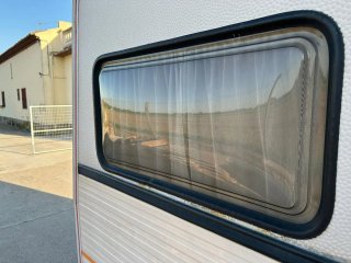 Caravana con documentación lista para vacaciones