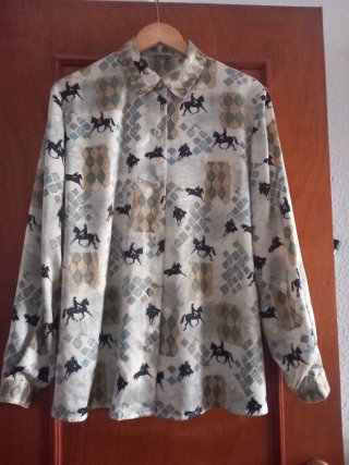 Blusa de mujer con estampado de caballos