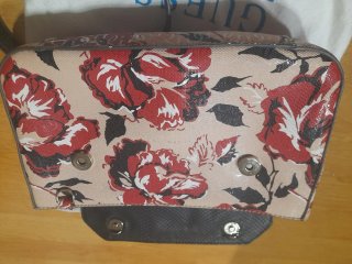 Bolso Guess fiesta floral