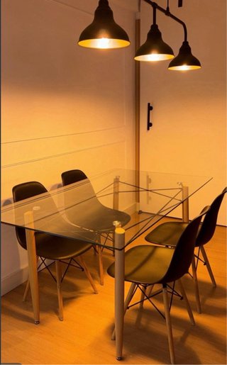 Mesa de cristal y 4 sillas