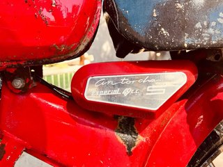 Derbi Moped Roja y Blanca para Restaurar