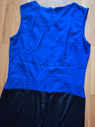 Mono azul y negro con encaje