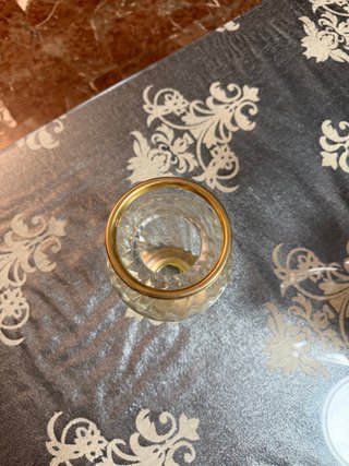 Jarrón de cristal dorado
