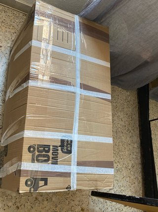 Caja de ropa y zapatos