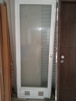 Puerta lavadero translúcida, medidas 75x208.