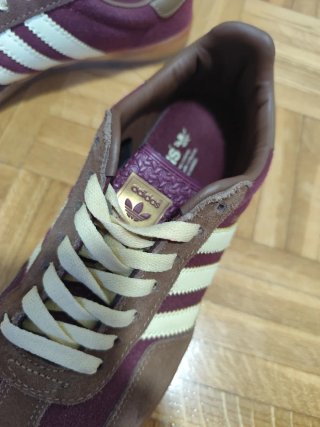 Adidas Gazelle burdeos y marrón