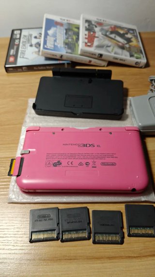 Nintendo 3DS XL Rosa + 8 Giochi